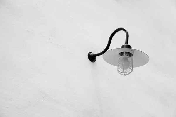 Industrial street light decoration. white wall lighting vintage retro style in black and white with space for text. — Stock Photo, Image