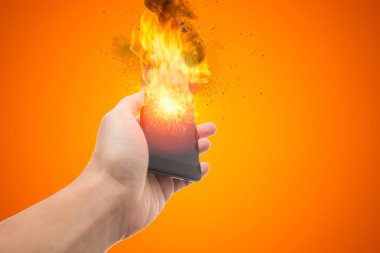 Smartphone patlama, cep telefonu pil veya patlayıcı cep telefonu kadar darbe veya dispersiyon etkisi ile akıllı aygıt seri çekim yangın yanıp patlayabilir.
