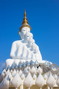 Beyaz Buddha Tapınağı'nda Wat Pra bu Pha oğlu Keaw, khao kor, Petchaboon, Tayland.