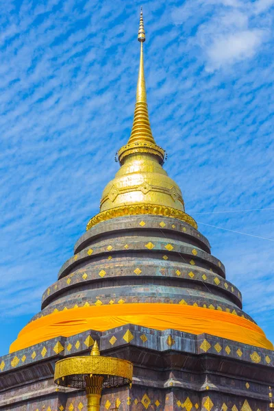 Ősi északi Thai templom Pagoda "Wat Phra hogy Lampang Luang" Thaiföldön. — Stock Fotó