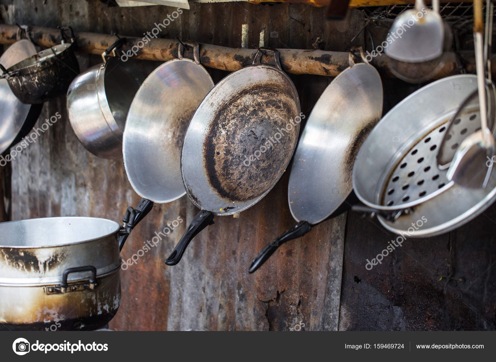 Antiga Cozinha Suja Suja Stock Photo Coffeekai 159469724 Antiga Cozinha Suja Suja Stock Photo Coffeekai 159469724