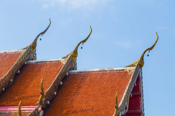 Ancien Temple toit en bois pour le fond . — Photo