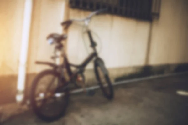 Blur velho abandonar estacionamento de bicicleta para o fundo — Fotografia de Stock