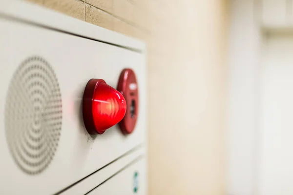 Painel de parede de luz de emergência e alarme — Fotografia de Stock