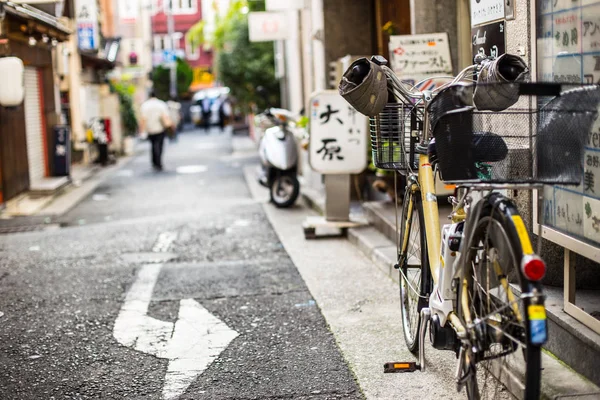 Parcheggio biciclette in La città metropolitana in Giappone — Foto Stock