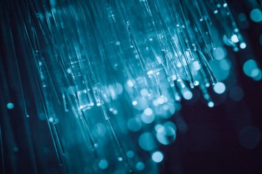 Fiber optik modern bilgisayar iletişim teknolojisi mavi ışık