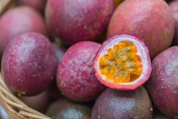 Maracujá tropical suco saudável alimentos alta nutrição e vitamina A — Fotografia de Stock