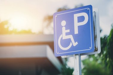 sakatlık otopark handikap sürücü araç park için ayrılmış alan işareti