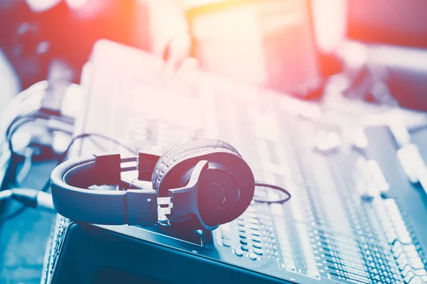 Sound Mixer with headphone musical mixing engineer — Stock Photo, Image