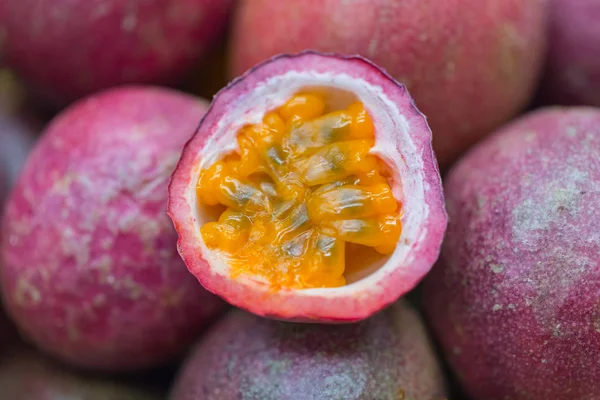 Passion fruit tropikalnych soku zdrowe jedzenie wysoka wartość odżywcza i witaminy A — Zdjęcie stockowe