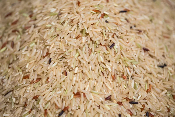 Arroz integral ogânico ou riceberry fonte de alimentos saudáveis de fibra e alta nutrição vitamínica da Tailândia — Fotografia de Stock