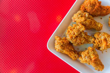 Stil Kentucky fried chicken metin için yer kırmızı zemin üzerine