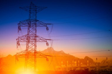 yüksek gerilim elektrik iletim pilon siluet