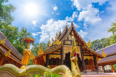 Güzel Tay tapınak Chiangmai Wat Lamperng Tapınağı'nda ahşap el sanatları Sanat dekorasyonu ile