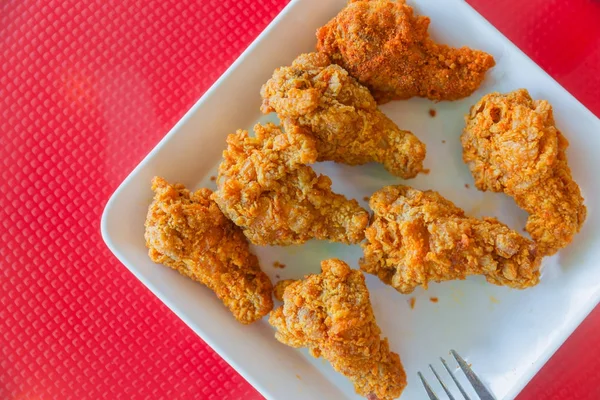 Stil Kentucky fried chicken metin için yer kırmızı zemin üzerine
