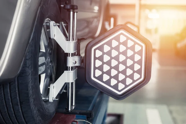 Araba tekerlek dengeleyici kalibre lazer reflektör ile sürüş ortalamak için her lastiği takmak ayarlamak