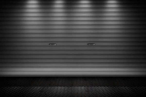 Garage oder Fabrik Lagerung Tor Rollladen Rollladen Metallboden Gebäude mit Beleuchtung Hintergrund — Stockfoto