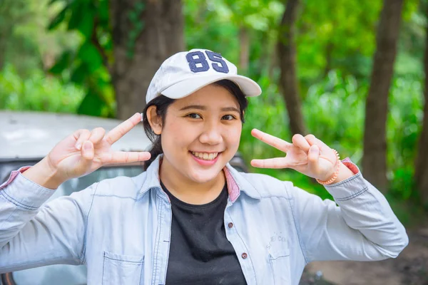 Ritratto carino giovani innocenti asiatico teen sorriso hapy espressione con buona sano dentale — Foto Stock