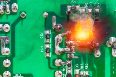 PCB devre elektrik kısa devre yangın ve yanma