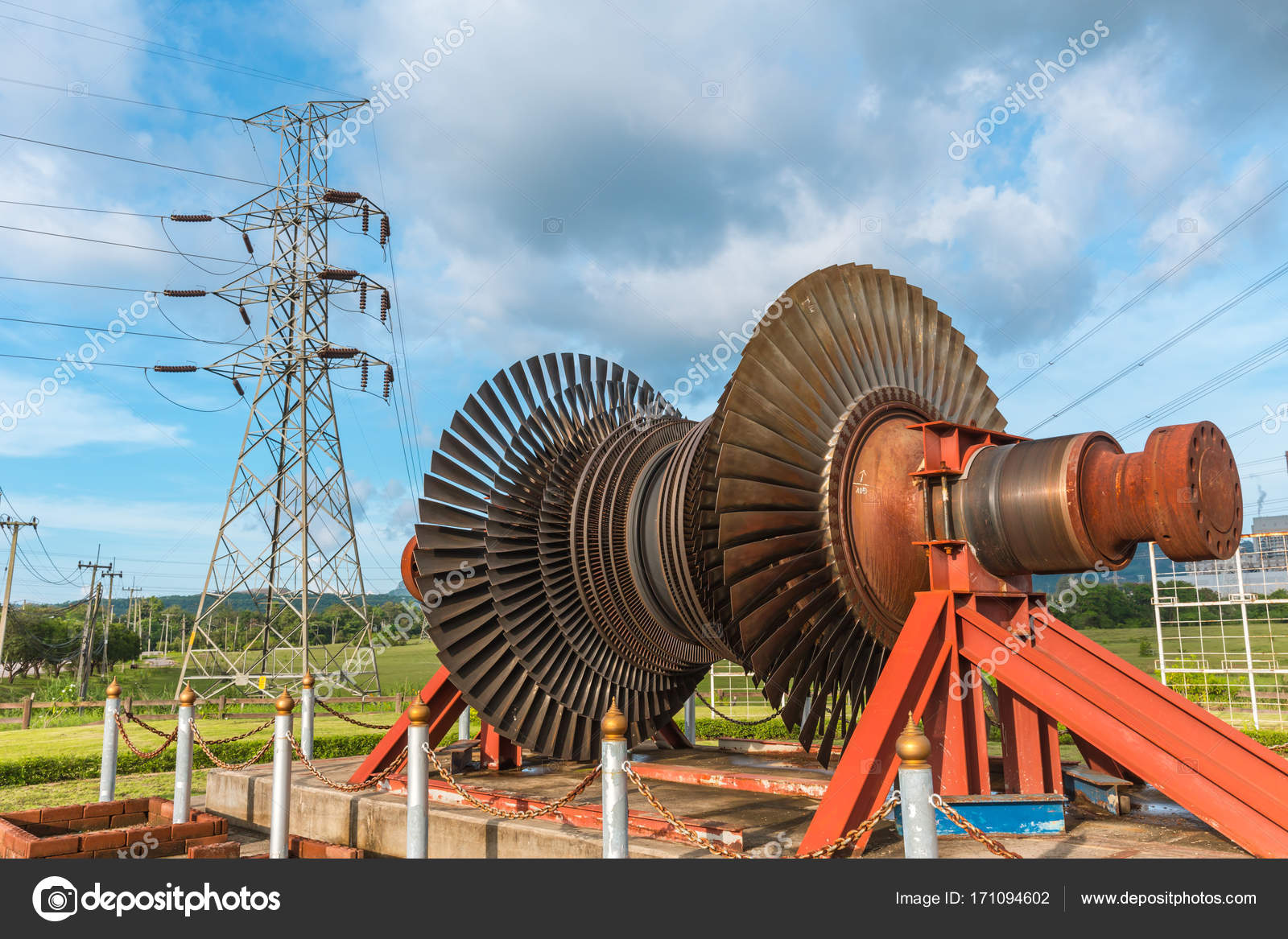 Применение газовых турбин. Тепловые двигатели двс паровая турбина 8 класс. Где используется турбина. История изобретения паровых турбин. Применение паровой турбины.
