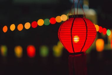 Geceleri asılı Çin kağıt lamba kırmızı renk