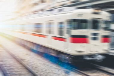 Tren hızlı Japonya yerel demiryolu taşıma kavramı için arka plan bulanıklık