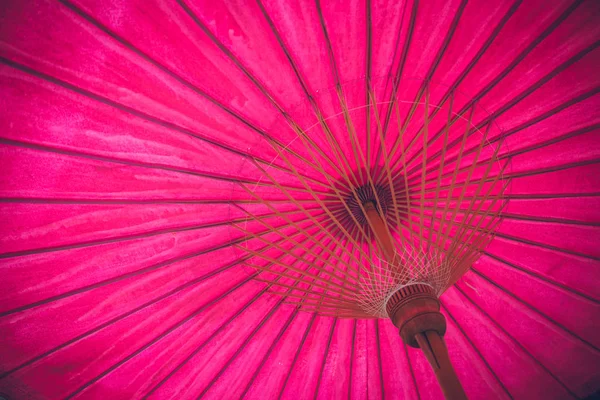 Tay tarzında bambu ahşap şemsiye geleneksel Kuzey Tay tarzı arka plan — Stok fotoğraf
