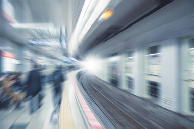İş insanların kavramı ulaşım için metro metro tren istasyonu Hareket Bulanıklığı.