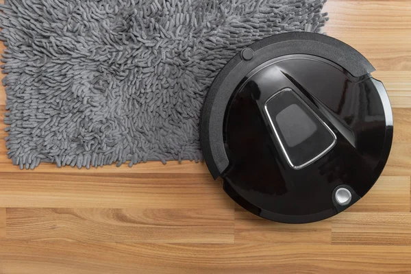 Robot Vacuum Cleaner Laminate Wood Floor Carpet Cleaning — Stock Photo, Image