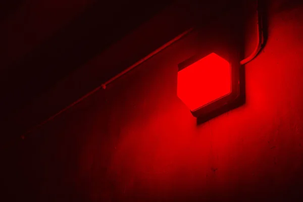 Κόκκινο Φως Στην Φωτογραφία Επεξεργασία Σκοτεινό Θάλαμο Για Προστασία Φως — Φωτογραφία Αρχείου