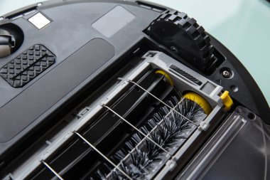 robot elektrikli süpürge için nasıl fırça iplik altında temiz