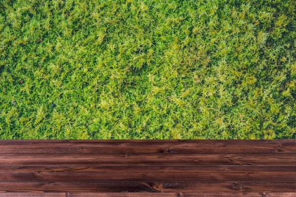 Grünes Gras Mit Holz Tisch Schreibtisch Für Hintergrund — Stockfoto