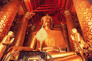 Wat Phanan Choeng tapınak Ayuthaya Tayland dev altın Buddha