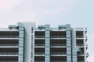 Otopark hava havalandırma borusu içinde modern şehir vintage colortone bina.