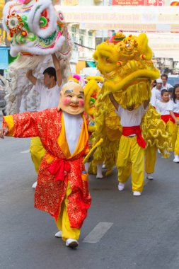 Mutlu Çin yeni yılı Çin ejderha dans Asya sanat festivali Çin şehir Bangkok Ağustos 2016 yılında insanlarla Joker.