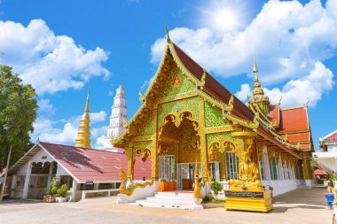 Li Lumphun Tayland 16 Şubat 2018: Wat Phra Bat Huai Tom güzel Tay Kuzey stil tapınak yer Kruba Wong değil ayrıştırılmış vücudun ünlü rahipler iyi yapmak Karen Hill Tribe Lider.
