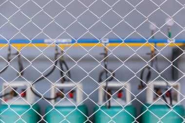 LPG Gaz Depolama alanı ile çelik çit koruma güvenliği için çapraz.
