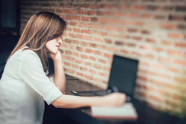 Fatigue Women Thinking Alone While Working Take Note — Stock Photo, Image