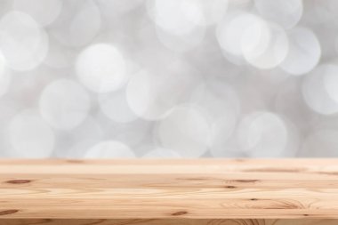 ahşap tablo alanı için ekran ürünleri tasarımı ile beyaz bokeh arka plan bulanıklık
