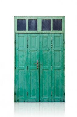 Yeşil ahşap kapı eski yaşlı grunge vintage tarzı beyaz kırpma yolu ile izole