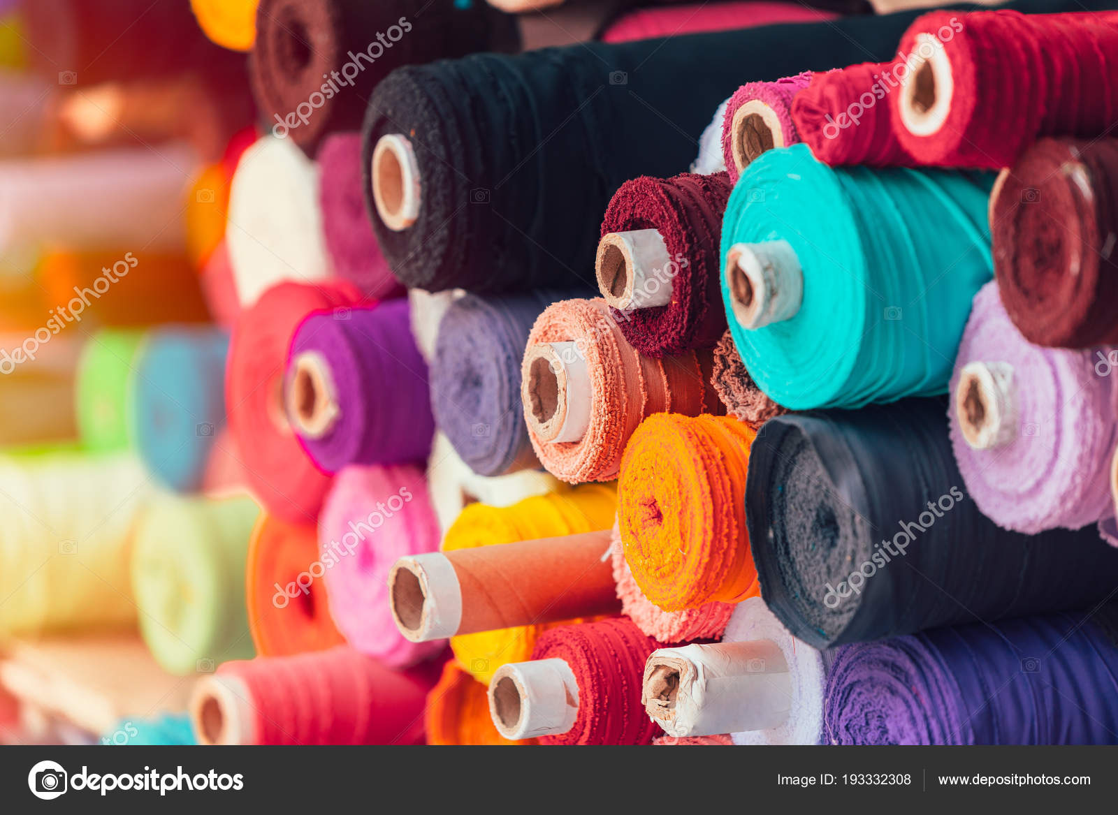 Текстильное производство. Текстильная промышленность презентация. Текстильная и легкая промышленность. Текстильная промышленность пенсия. Работник текстильной и легкой промышленности.