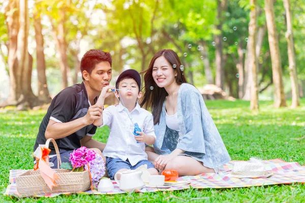 Asian Teen Family Happy Holiday Picnic Moment Park — Stock Photo, Image