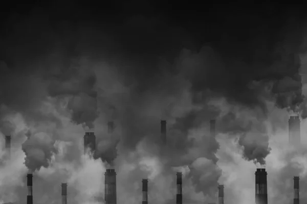 工厂烟囱中的空气污染烟雾 漆黑可怕的天空 有文字的空间 — 图库照片