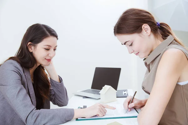 Alquiler Casa Agencia Casa Feliz Acuerdo Trabajo Final Con Contrato — Foto de Stock