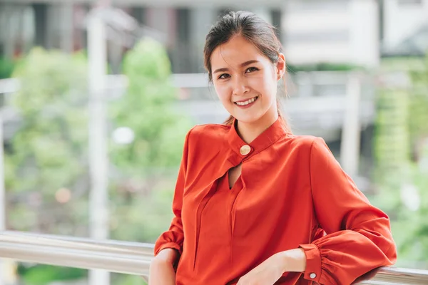Mooi Schattig Aziatisch Bedrijf Jong Startup Ceo Werkende Vrouw Glimlachen — Stockfoto