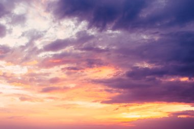 En güzel alacakaranlık günbatımı gökyüzü arkaplanı.