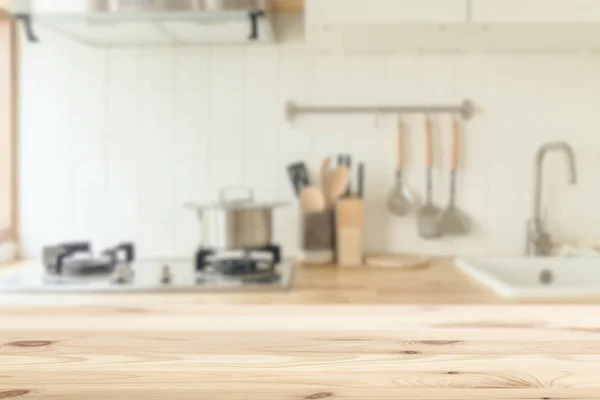 Kjøkkenbakgrunn Uklar Med Rent Bord Tre Til Kjøkkenutstyr Montasjeskilt – stockfoto