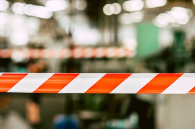 Tehlike bölgesi uyarısı. Fabrika geçmişi olan bürokrasi şeridine girmeyin..