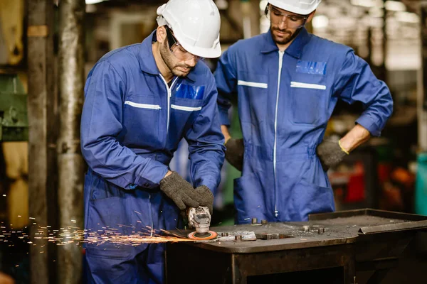 Formación Los Trabajadores Edad Avanzada Ver Nuevo Joven Aprendiz Hombre — Foto de Stock