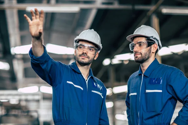 Equipe Engenheiros Trabalhando Juntos Indústria Fábrica Para Verificar Segurança Local — Fotografia de Stock